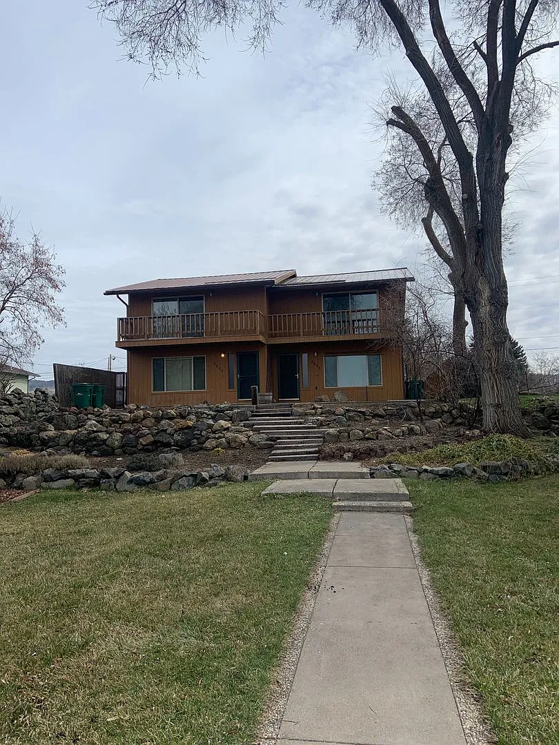 Lake Views & Park-Like Setting 2-Bedroom Townhouse with Garage — Photo 3