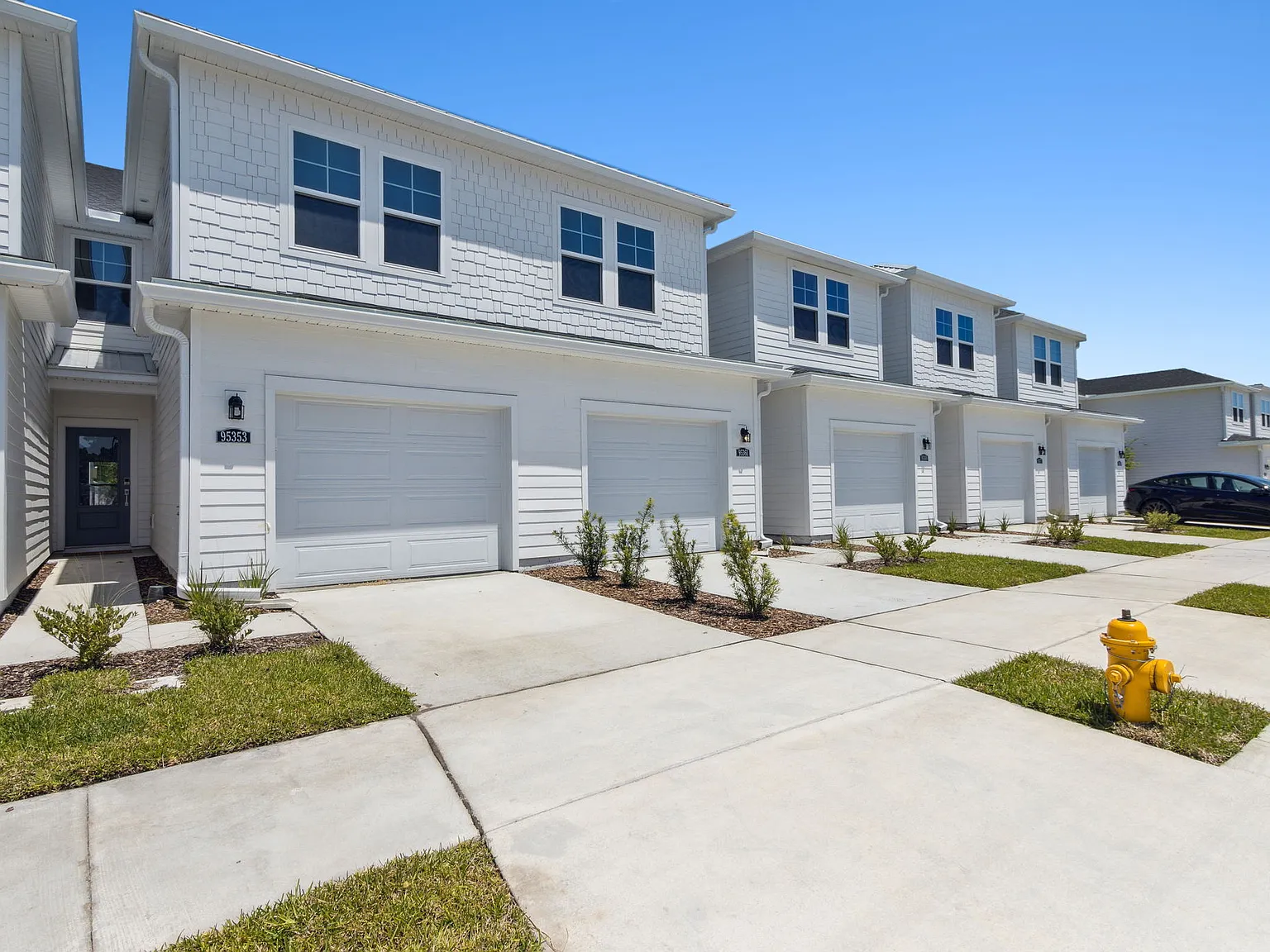 3 bed, 2.5 bath, 1795 sqft, $2,399 — Photo 2