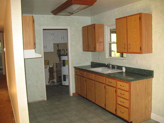 5th image of 949 Councilor Ln