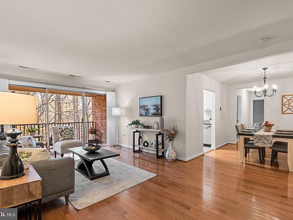 2nd image of 886 College Pkwy #886-30