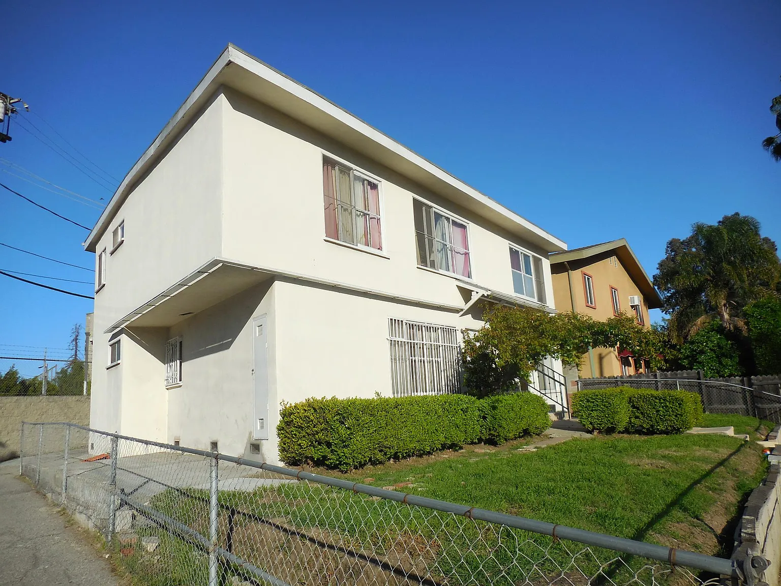 2 bed, 900 sqft, $2,000 — Photo 2