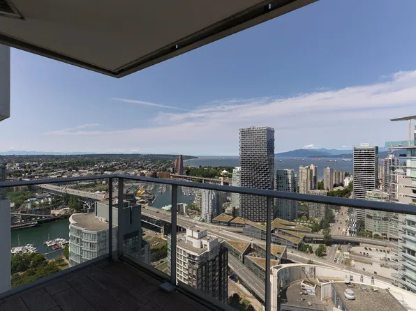499 Pacific St #4201, Vancouver, BC V6B 0N4