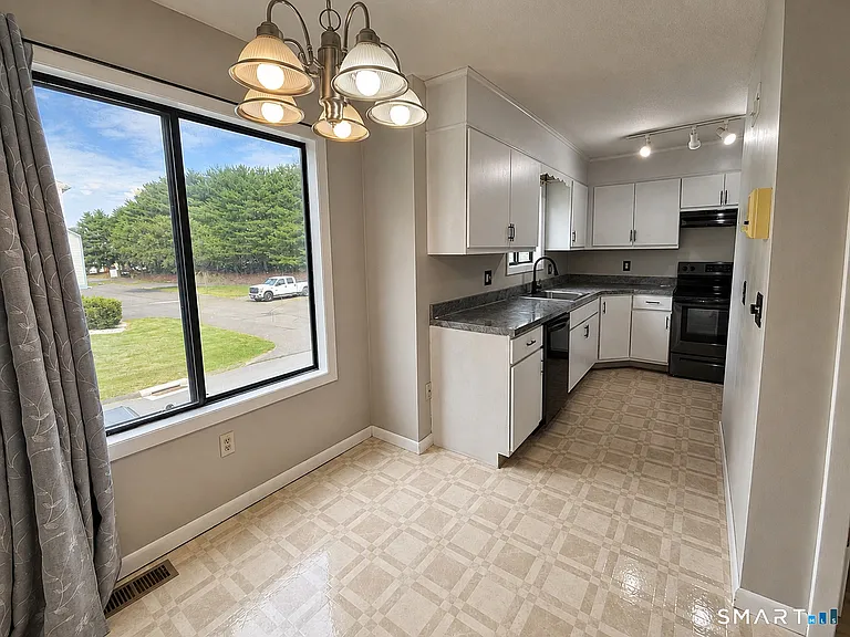 594 E Center St #H — Photo 6