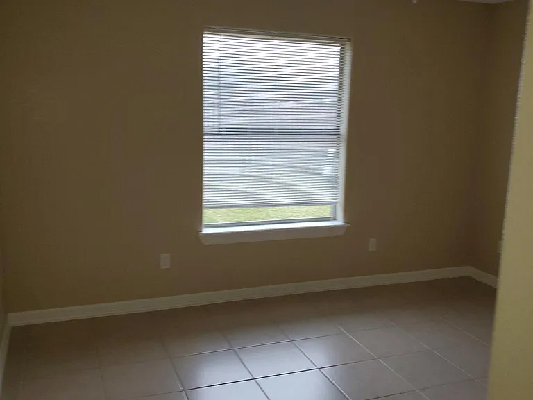 2108 Treasure Oaks Dr — Photo 3