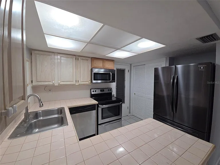3619 Springfield Dr — Photo 8