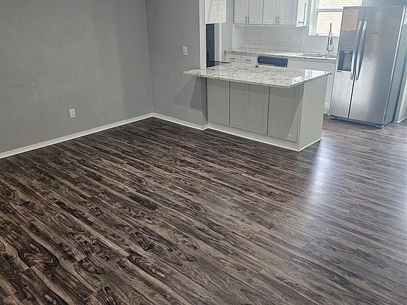 3rd image of 705 Rosedale Dr