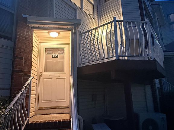 3rd image of 730 Harbortown Blvd