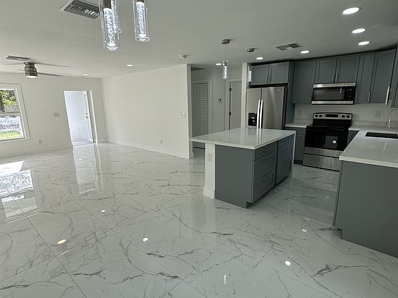 5th image of 1822 Verney St
