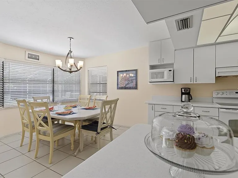 1895 Buccaneer Cir — Photo 5