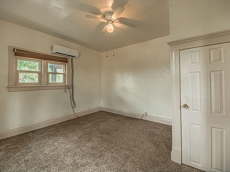 207 Midway Ave — Photo 12