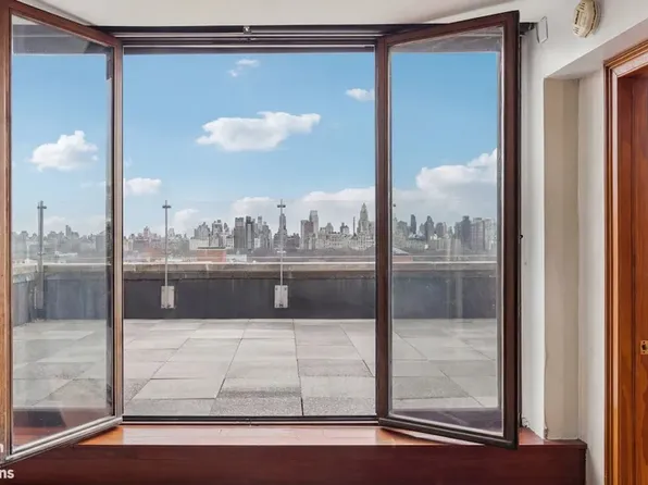 386 Columbus Avenue image 1 of 32