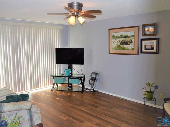 5th image of 27201 Spruce Pl