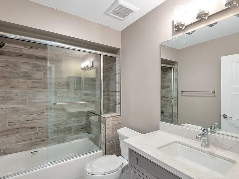 4525 N 40th St #6 — Photo 8