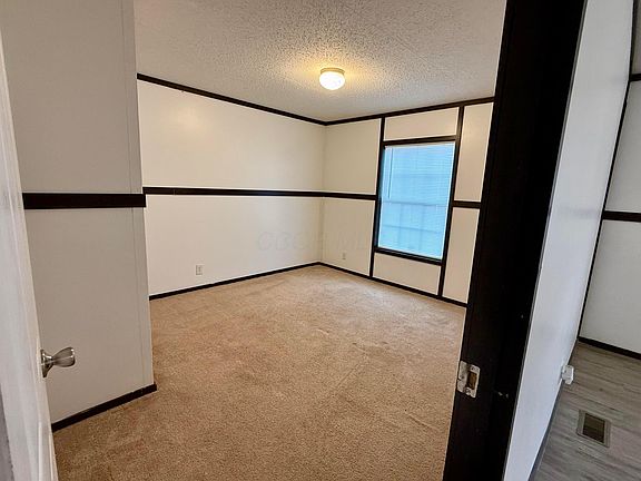 4th image of 8 Allen Ave