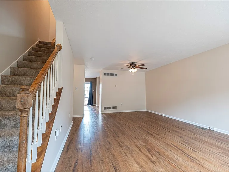222 Castle Creek Dr — Photo 4