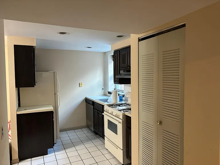 313 Bainbridge St #2 — Photo 10