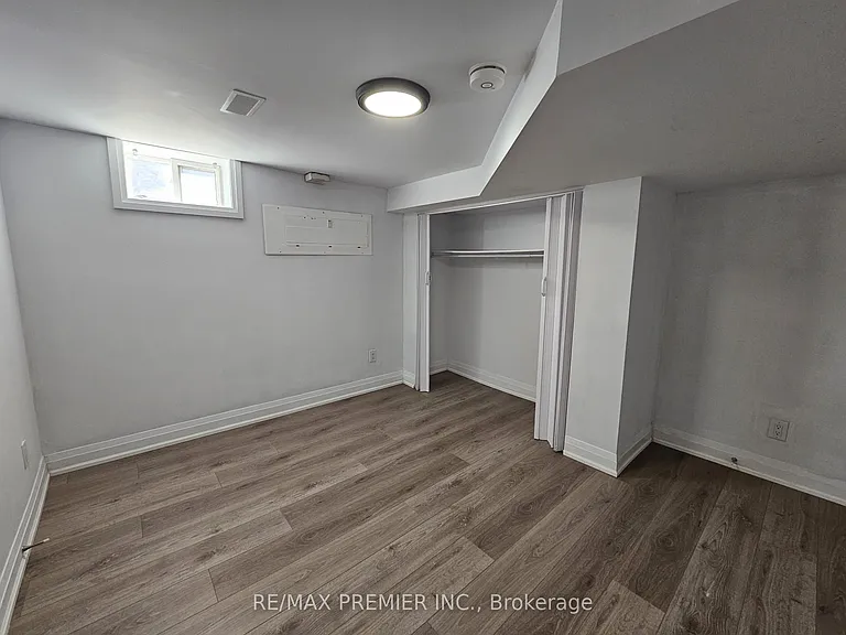 31 Compton Cres #A — Photo 8