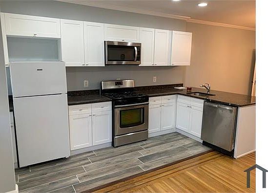 3rd image of 3332 Dudley Ave