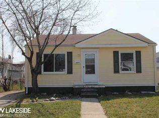 8444 Essex Ave, Warren, MI 48089