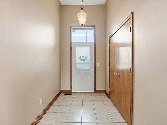 3rd image of 1717 Overbrook Ln