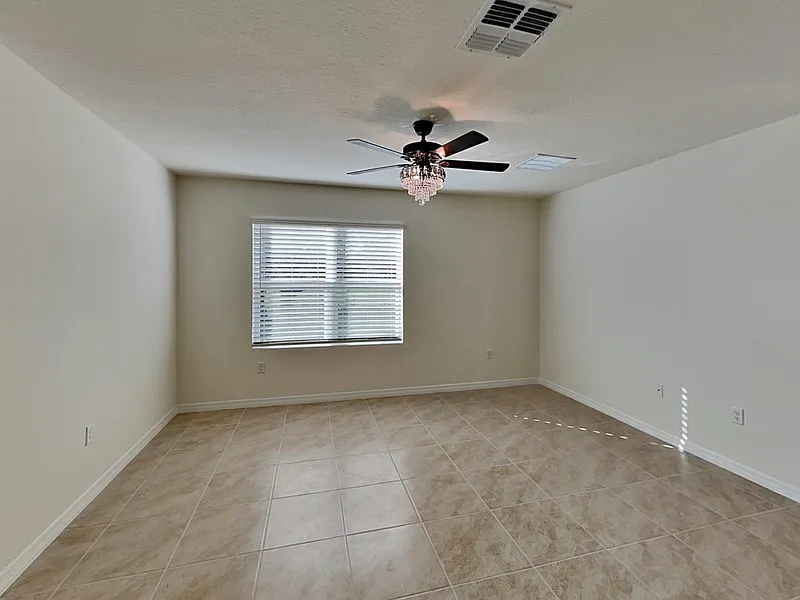 4 bed, 2.0 bath, 1875 sqft, $2,150 — Photo 3