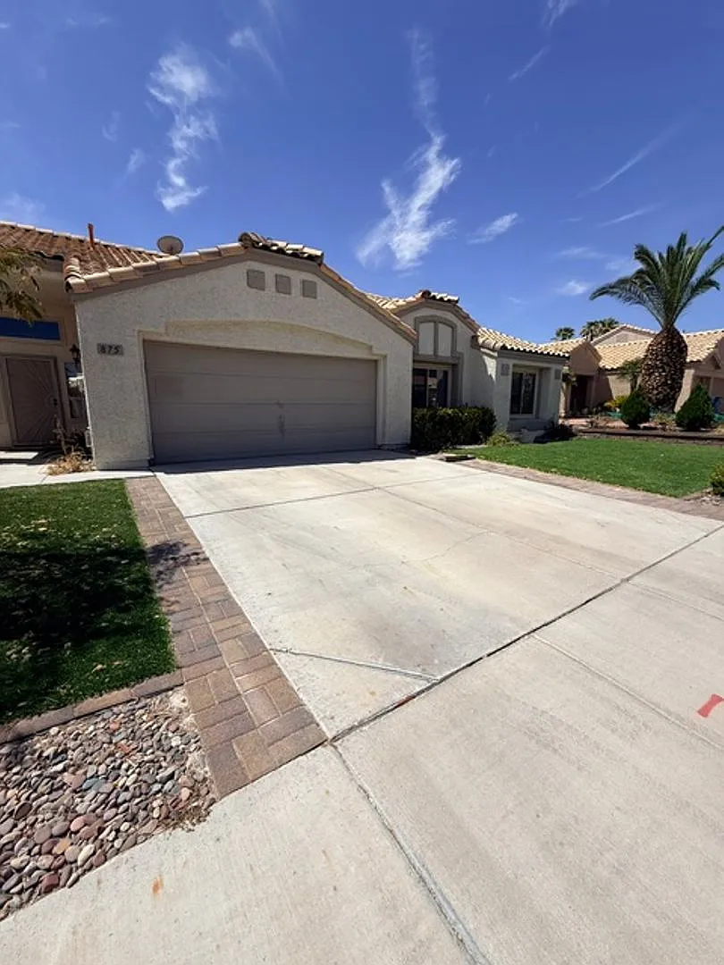 Very Beautiful 4 Bedroom!! — Photo 2
