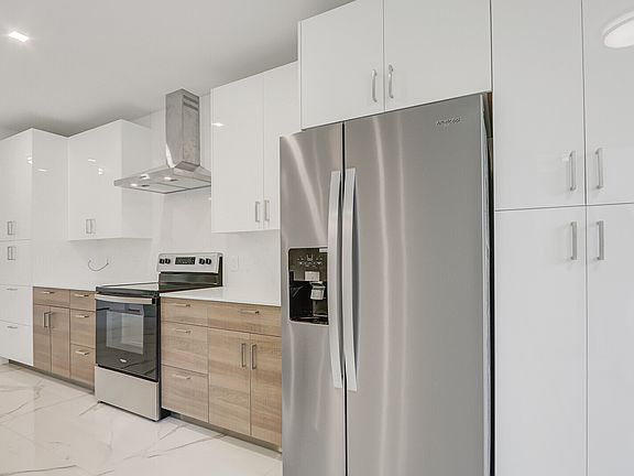 3rd image of 406 Bella Sol Way #1