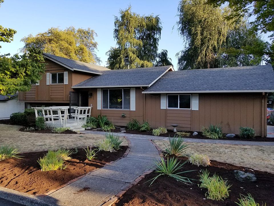 1st image of 5005 NE 46th St