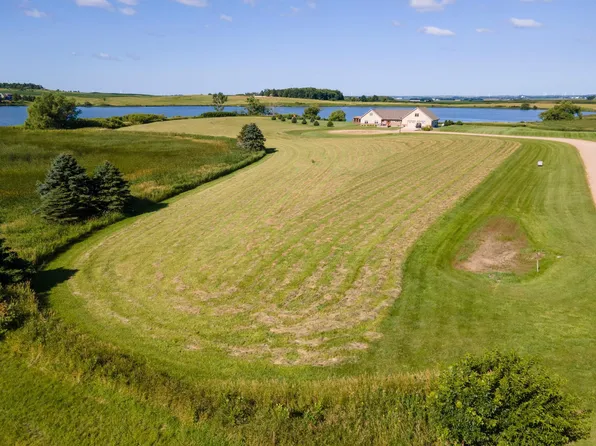 125 Heritage Trl, Lake Wilson, MN 56151