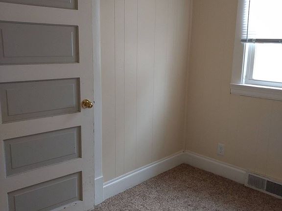 4th image of 827 W Larch Ave APT 1