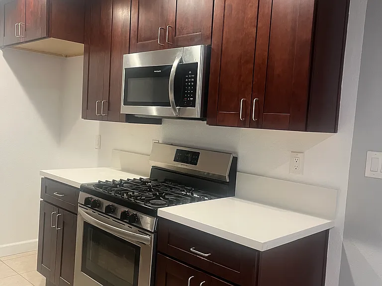 Lincoln Gardens Townhouse Apartments — Photo 7