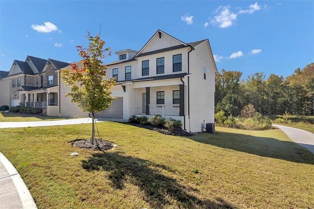 5 bed, 3.5 bath, 2405 sqft, $3,000 — Photo 3