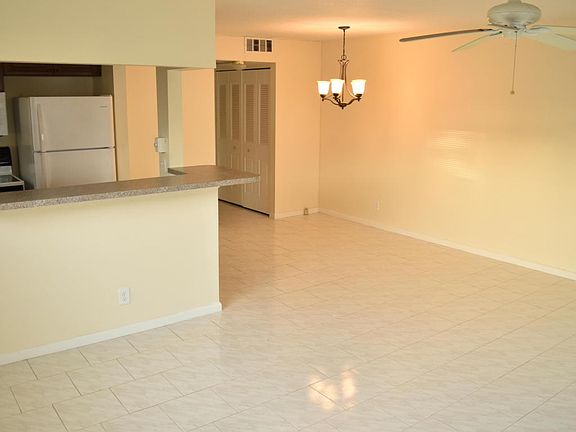 3rd image of 137 Somerset Dr