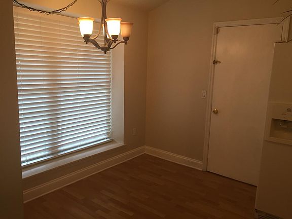 3rd image of 2700 Cedarbrooke Dr