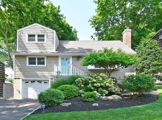 7 Franklin Ct, Northport, NY 11768