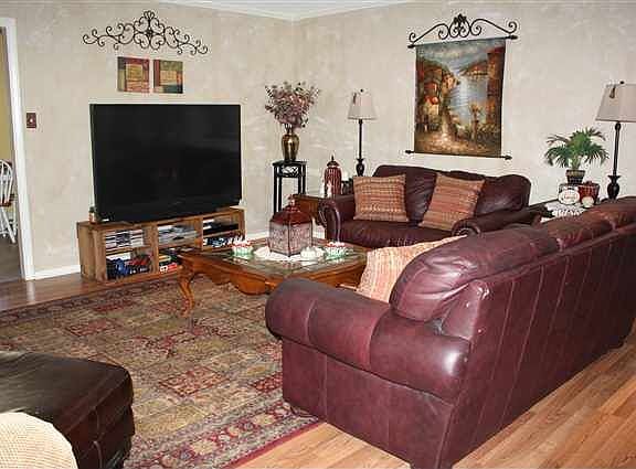 3rd image of 1075 Stacewood Dr