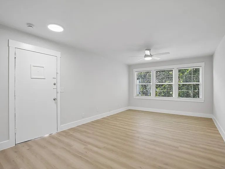 Chateau Apartments - Newly Renovated 1, 2 & 3-Bedrooms at 24th & Hillsboro Village — Photo 23