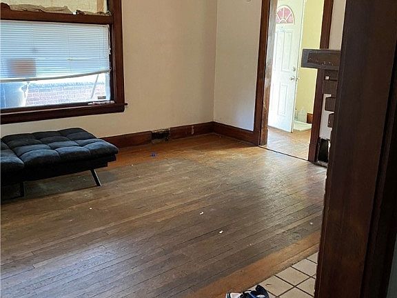 3rd image of 150 W Boston Ave