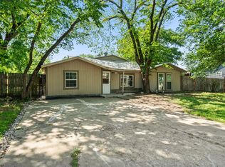 6104 Griggs St, Forest Hill, TX 76119