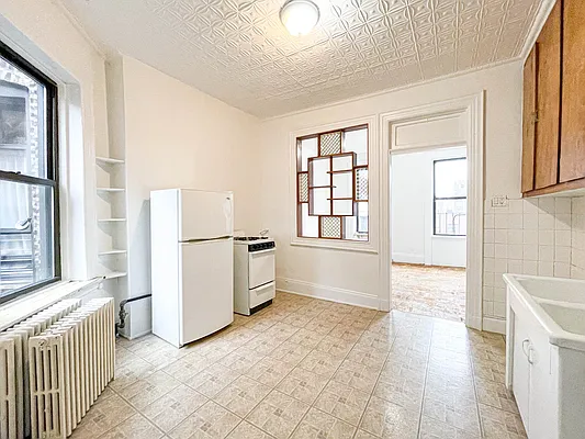 Rented by Urban Real Estate Property Group Inc | media 3