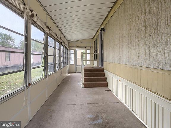 4th image of 10 Cypress Ln