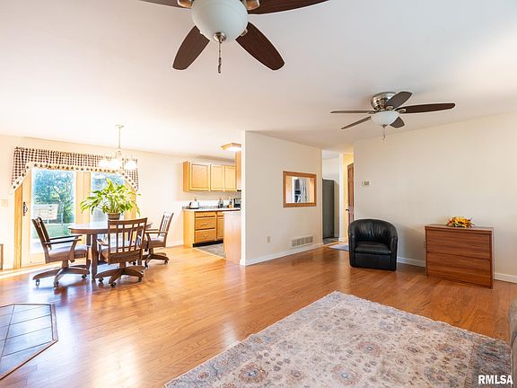 5th image of 698 Eiker Dr