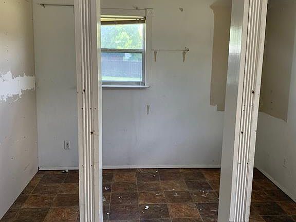 4th image of 4520 Lakecrest Dr