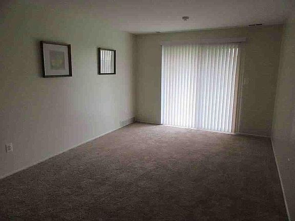 5th image of 44481 Savery Dr #113