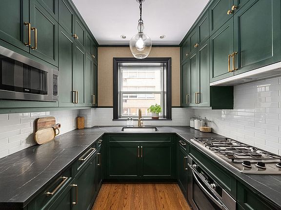 3rd image of 215 W 88th St APT 5A