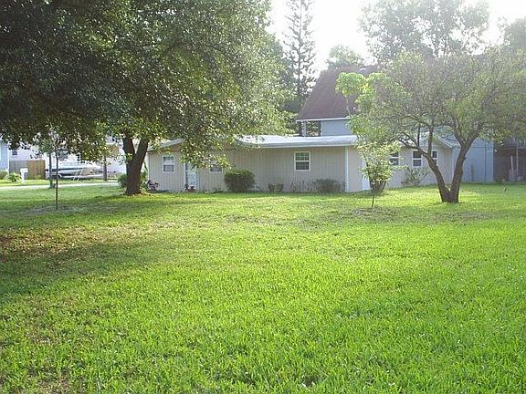 Large lot, street view