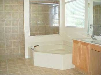 4th image of 121 Crystal Oak Dr
