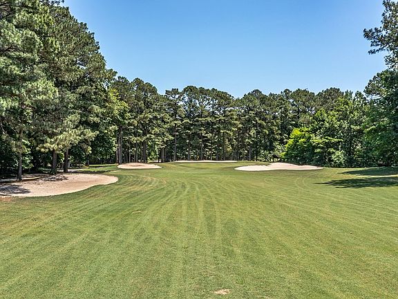 4th image of 190 Fairway Dr