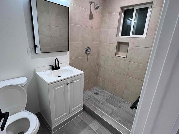 5th image of 379 Washington St #2
