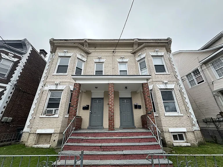159-161 Lewis St — Photo 1